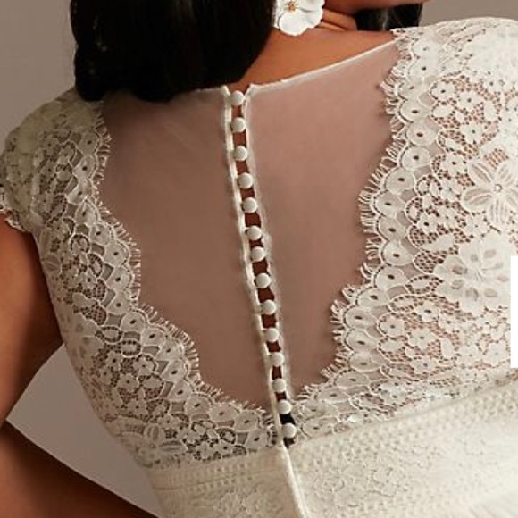 Davids’s Bridal Lace Illusion Back Chiffon Plus Size Wedding Dress - Picture 4 of 6